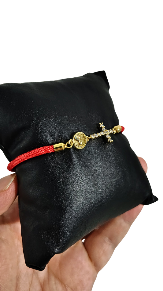 Pulsera Diseño 08 – Cruz Roja Tejida en Oro Laminado 18K