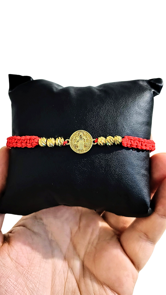 Pulsera San Benito Premium Oro Laminado 18K – Protección y Elegancia