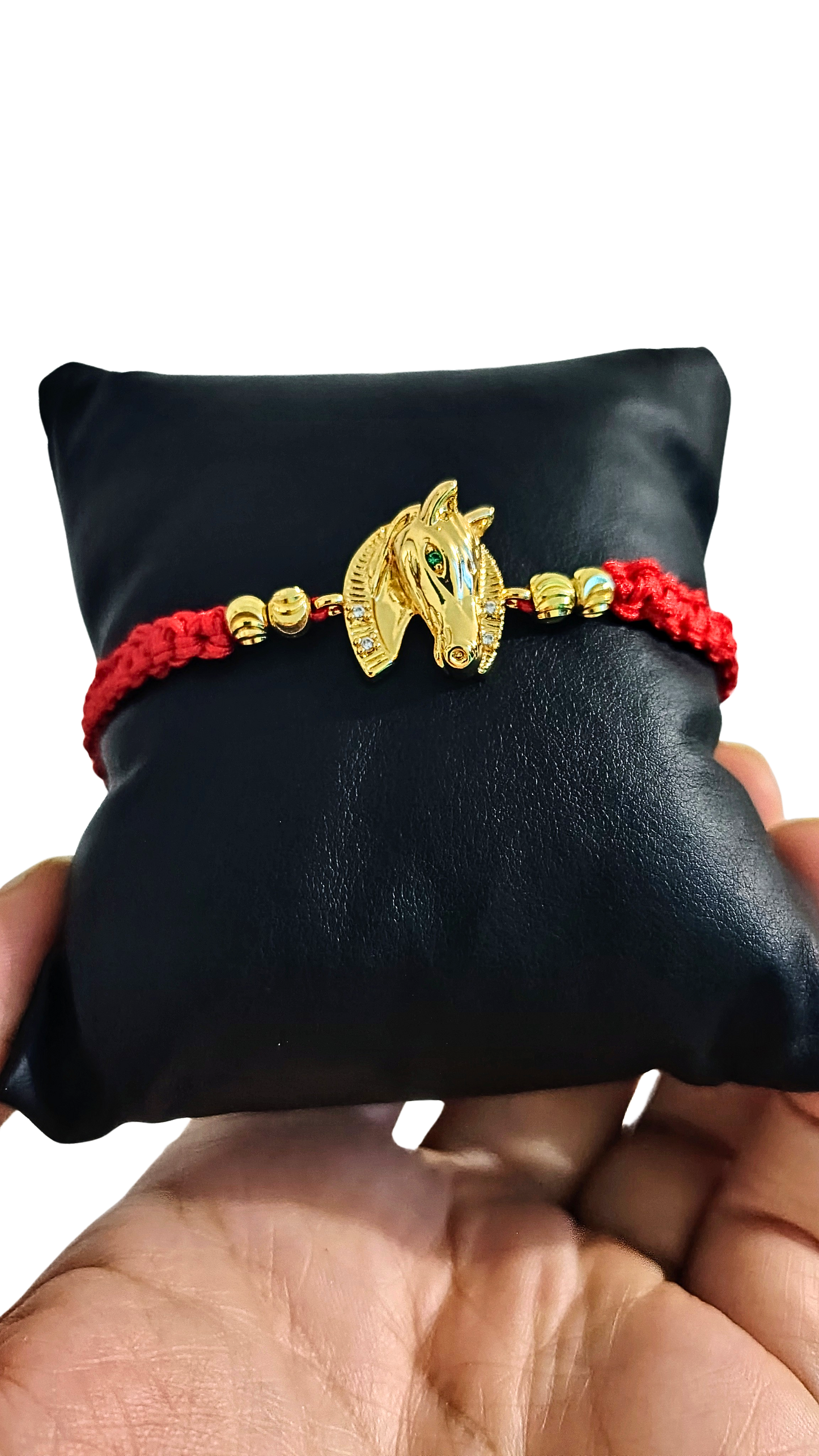 Pulsera Diseño 07 – Roja con Dije de Caballo en Oro Laminado 18K