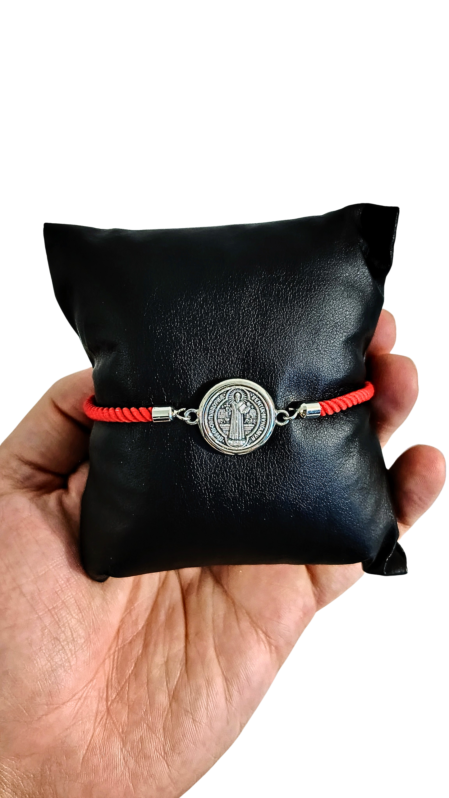 Pulsera San Benito Negra con Dije en Titanio